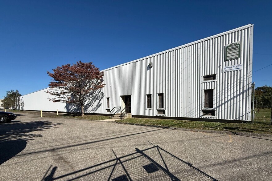 10 Island Brook Ave, Bridgeport, CT à vendre - Photo du bâtiment - Image 2 de 21