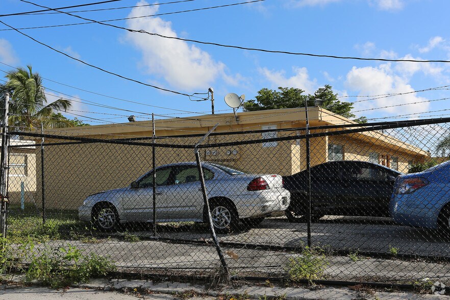 817 S H St, Lake Worth, FL for sale - Building Photo - Image 2 of 3
