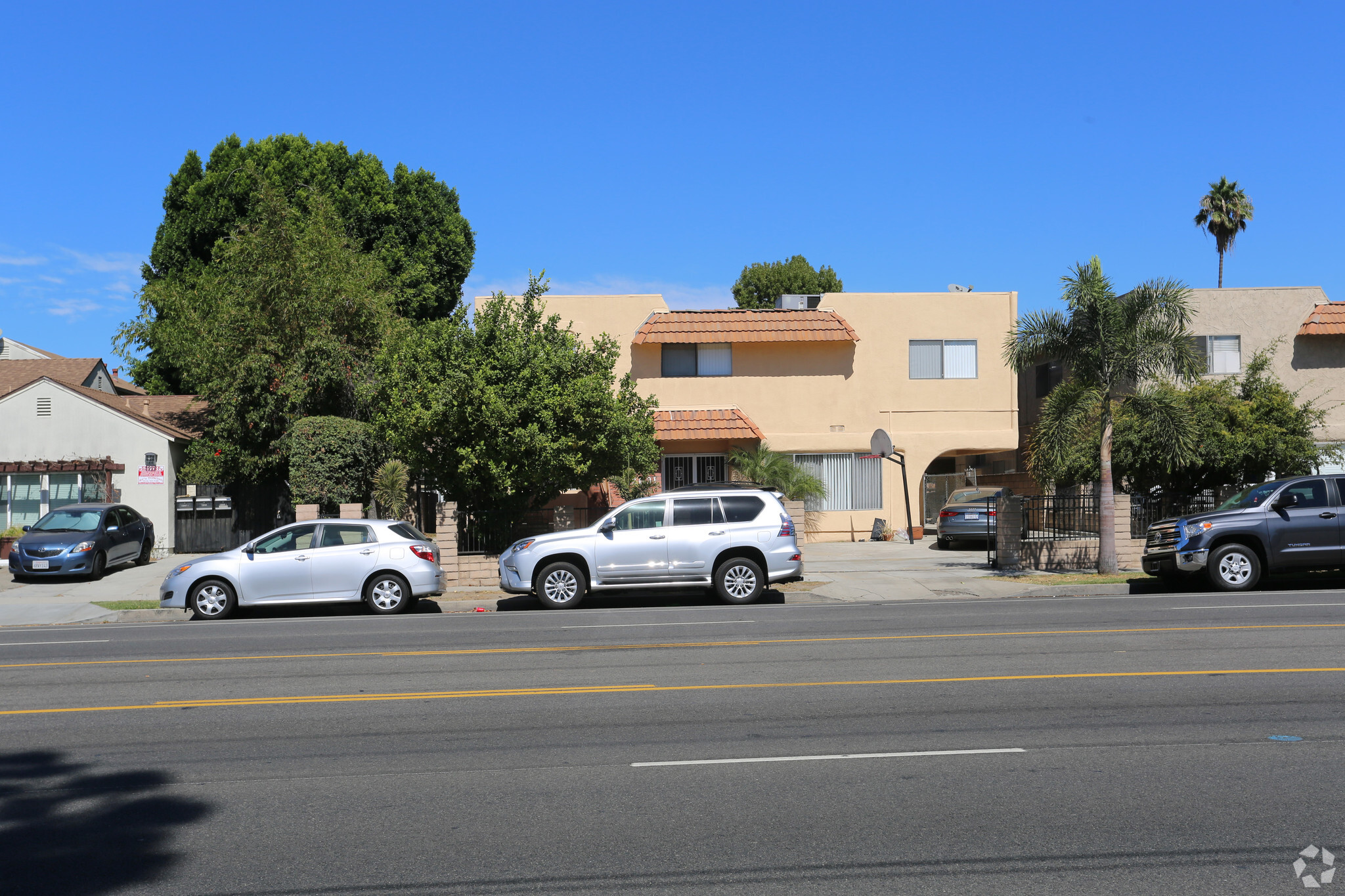 12001 Burbank Blvd, Valley Village, CA à vendre Photo principale- Image 1 de 1