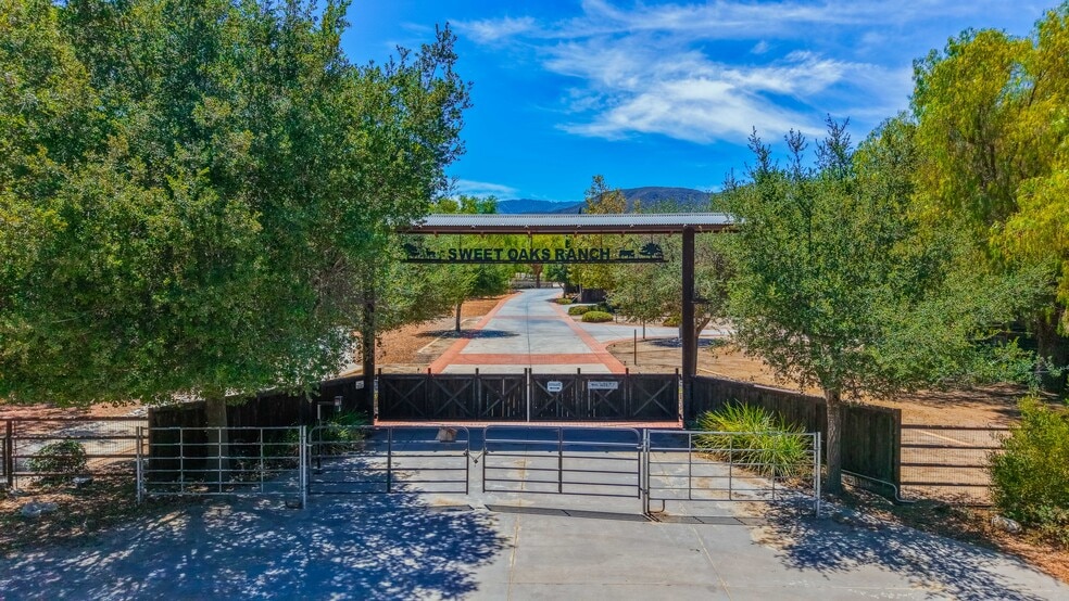 38831 Pauba Rd, Temecula, CA for sale - Building Photo - Image 3 of 177