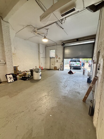 81 N Forest Ave, Rockville Centre, NY for lease - Interior Photo - Image 2 of 9