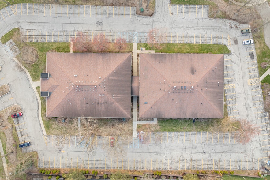 3425 Executive Pky, Toledo, OH for lease - Building Photo - Image 2 of 16