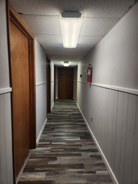 1017 E Kingsbury St, Seguin, TX à louer - Photo du bâtiment - Image 3 de 15