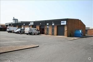 Hammond Clos, Nuneaton for lease - Primary Photo - Image 1 of 3