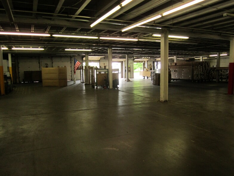 3745 Hendricks Rd, Youngstown, OH for lease - Interior Photo - Image 2 of 3