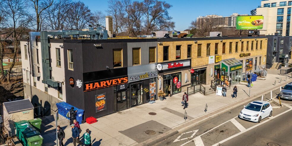 2150 Bloor St W, Toronto, ON à louer - Photo du bâtiment - Image 3 de 5