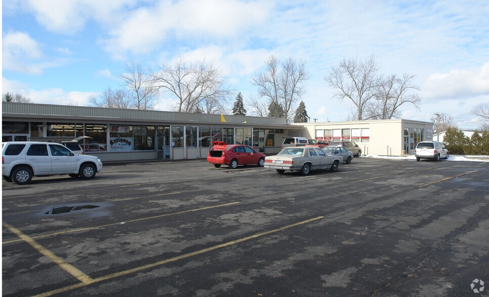 9655 Brewerton Rd, Brewerton, NY à louer - Photo du bâtiment - Image 3 de 3