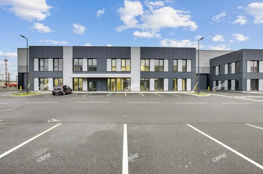 Bureau dans Le Bourget à louer - Photo du bâtiment - Image 3 de 17