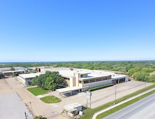 More details for 1300 E Berry St, Fort Worth, TX - Industrial for Lease