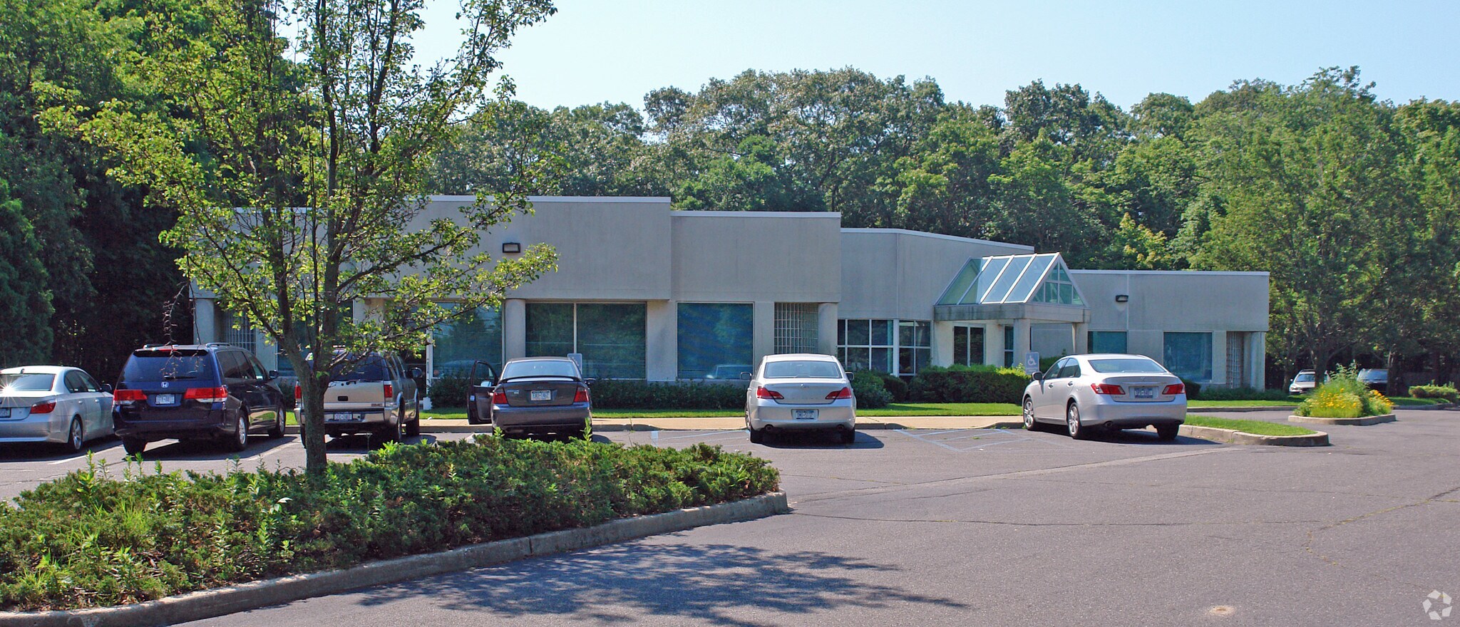 1333 E Main St, Riverhead, NY for lease Primary Photo- Image 1 of 9