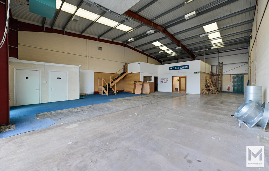 Crown Rd, Stoke On Trent for lease - Interior Photo - Image 2 of 7