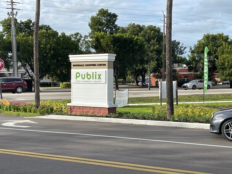 14561 Palm Beach Blvd, Fort Myers, FL à louer - Photo du bâtiment - Image 3 de 10