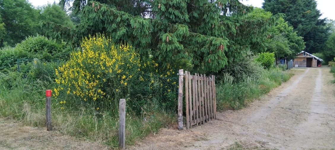 Land in Les Bordes for sale Building Photo- Image 1 of 4