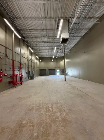 8102 Blanding Blvd, Jacksonville, FL for lease - Interior Photo - Image 2 of 13