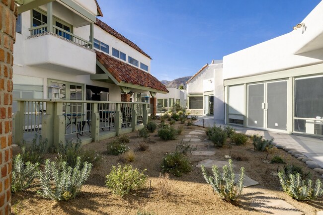 Plus de détails pour 73241 Highway 111, Palm Desert, CA - Bureau/Commerce de détail, Commerce de détail à louer