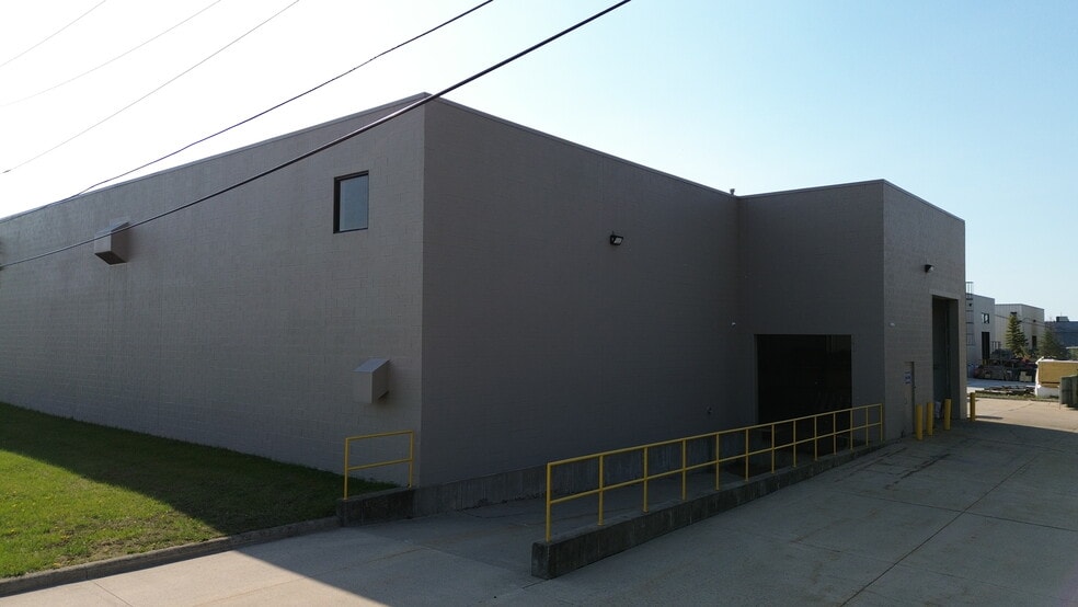 51821 Industrial Dr, Macomb Township, MI for lease - Building Photo - Image 3 of 5