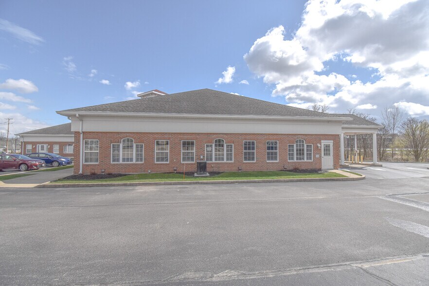 3848 Medina Rd, Medina, OH à louer - Photo du bâtiment - Image 2 de 7