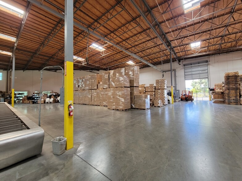 9988 Santa Fe Springs Rd, Santa Fe Springs, CA for lease - Interior Photo - Image 2 of 14