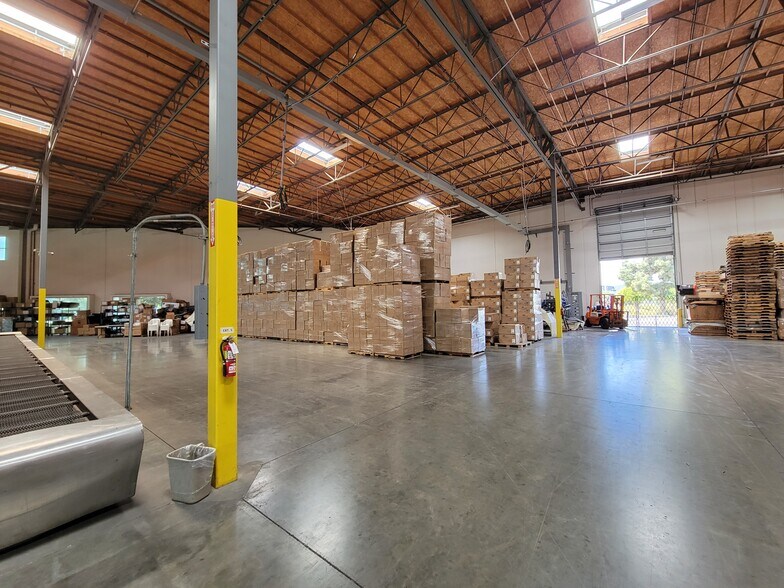 9988 Santa Fe Springs Rd, Santa Fe Springs, CA à louer - Photo intérieure - Image 2 de 14