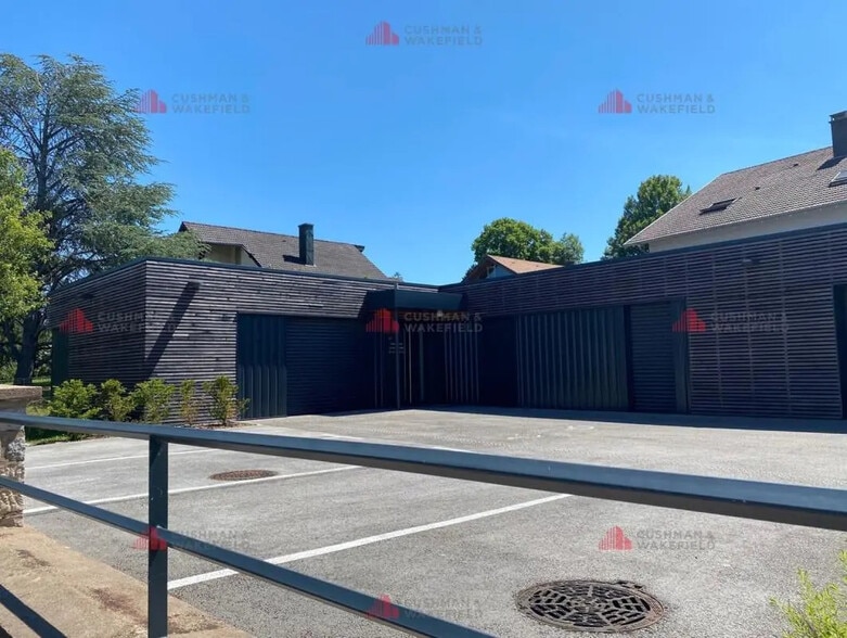 Office in Besançon for lease - Building Photo - Image 2 of 11