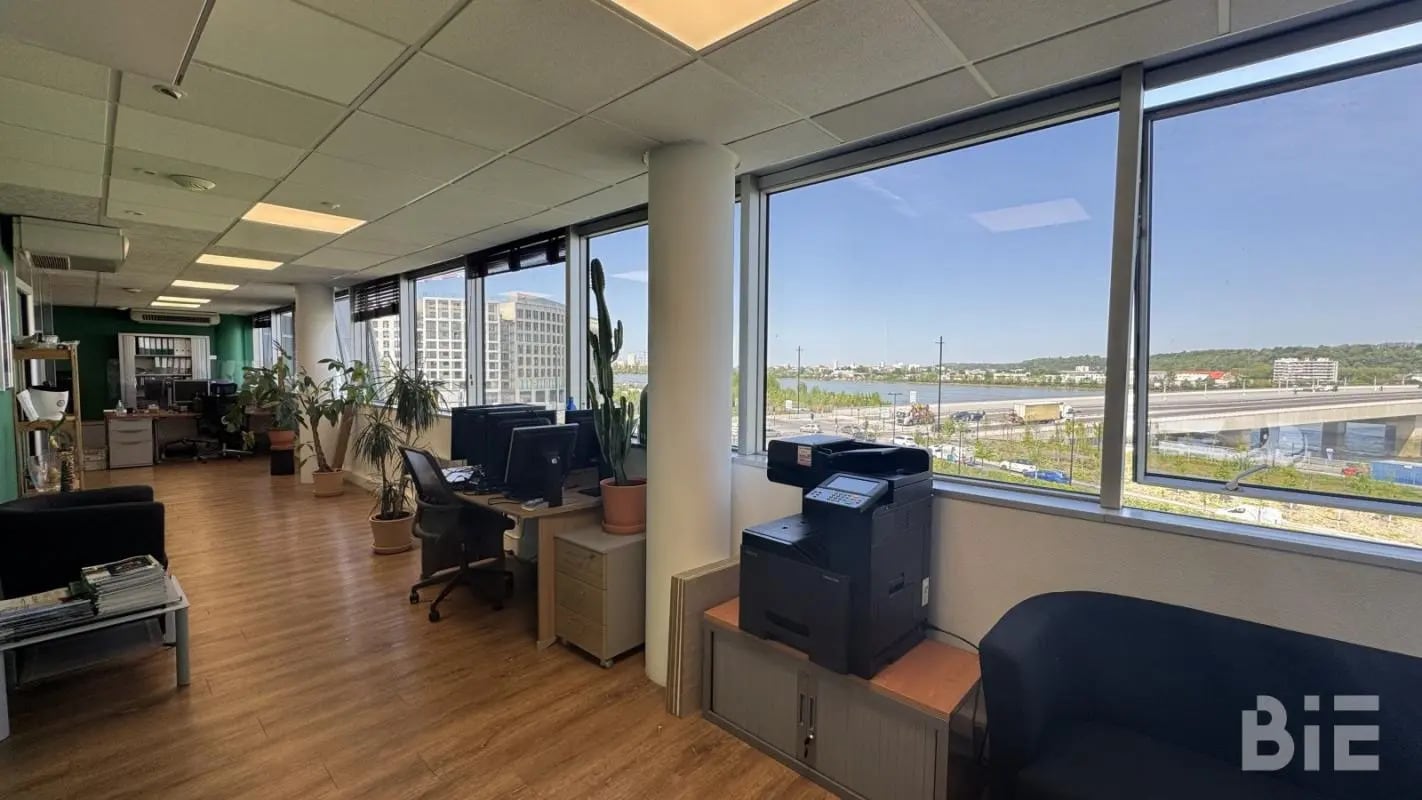 Office in Bègles for lease Interior Photo- Image 1 of 6