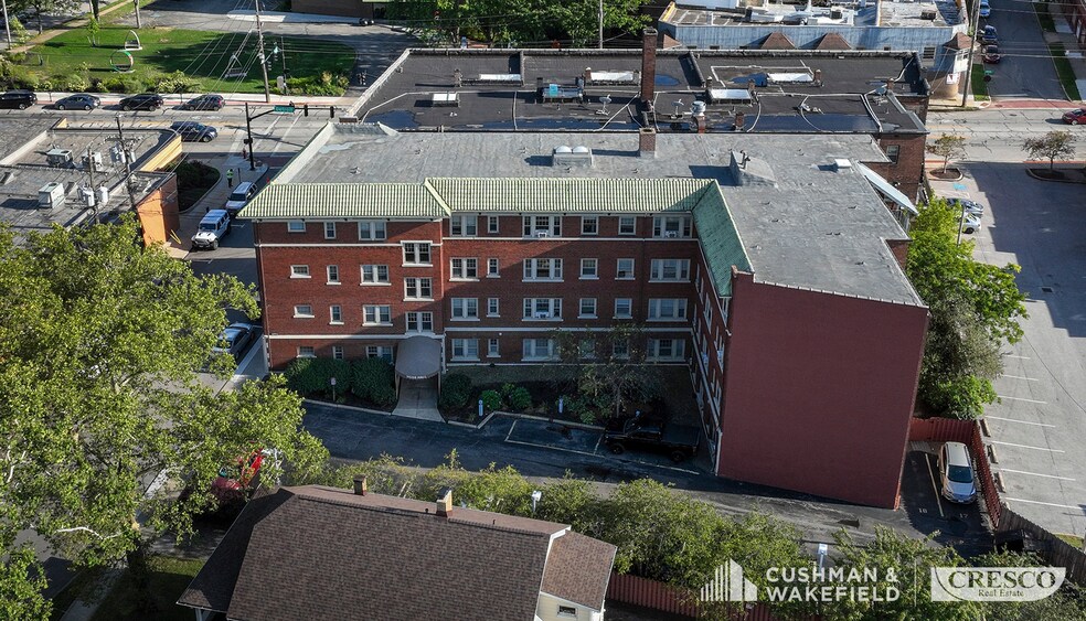 1392 Webb Rd, Lakewood, OH à vendre - Photo du bâtiment - Image 3 de 11