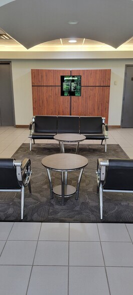 6151 Wilson Mills Rd, Highland Heights, OH for lease - Interior Photo - Image 2 of 3