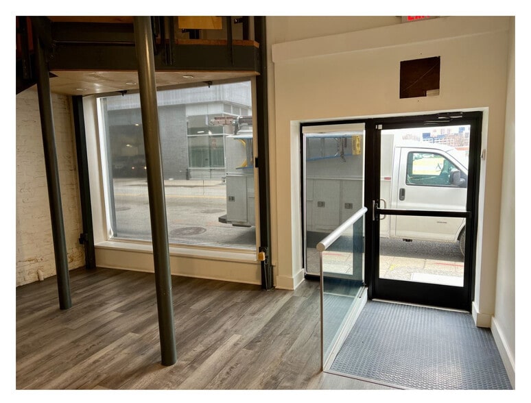 438 S 3rd St, Louisville, KY for sale - Lobby - Image 2 of 18