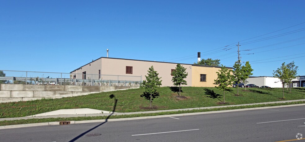 73 Hunt St, Ajax, ON à vendre - Photo du bâtiment - Image 2 de 2