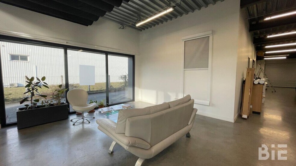 Flex in Mérignac for lease - Interior Photo - Image 2 of 9