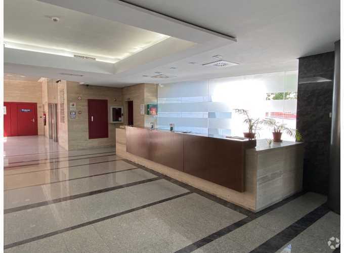 Avenida de Pirineos, 7, San Sebastián de los Reyes, Madrid à vendre - Photo du bâtiment - Image 3 de 20