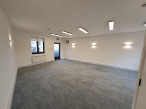 3-7 Canon Harnett Ct, Milton Keynes à louer Photo intérieure- Image 2 de 2