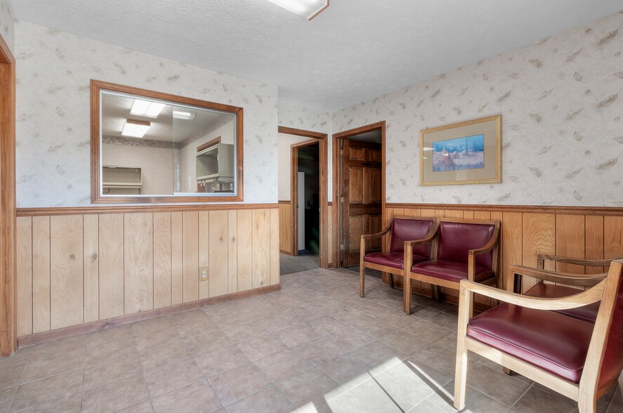 721 E Broadway St, Fortville, IN à vendre - Photo du bâtiment - Image 2 de 10