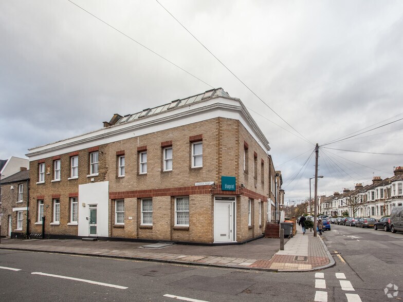 123 Disraeli Rd, Londres à louer - Photo du bâtiment - Image 3 de 3