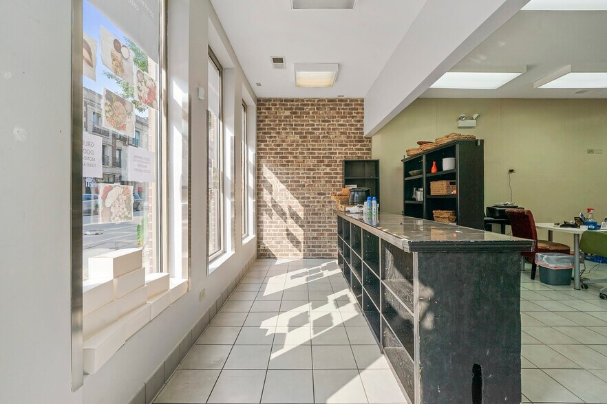 907 N Damen Ave, Chicago, IL à louer - Photo du bâtiment - Image 3 de 20