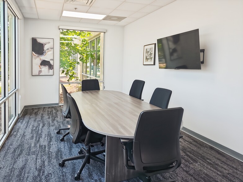 1845 Town Center Blvd, Orange Park, FL for lease - Interior Photo - Image 2 of 14