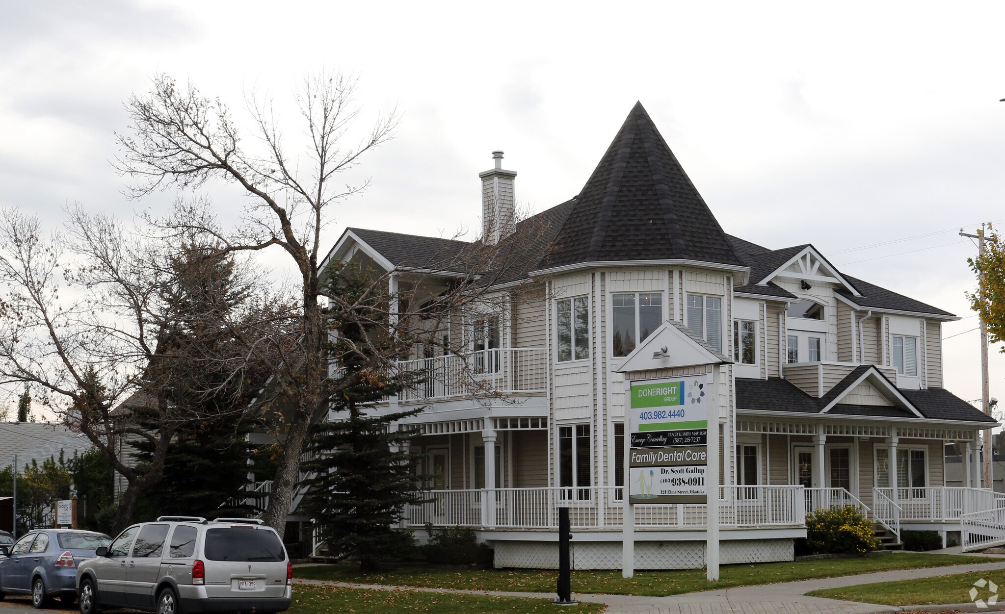 121 Elma St W, Okotoks, AB for sale Primary Photo- Image 1 of 1