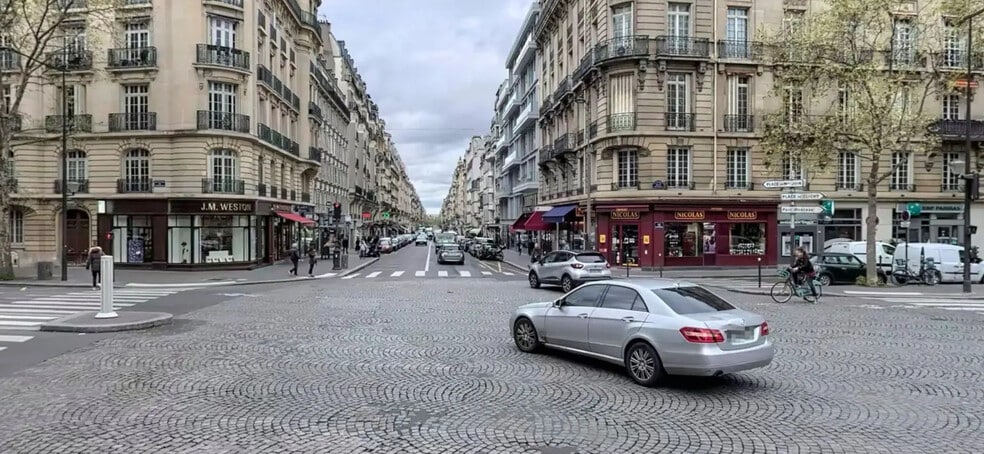 Retail in Paris for lease - Building Photo - Image 1 of 1