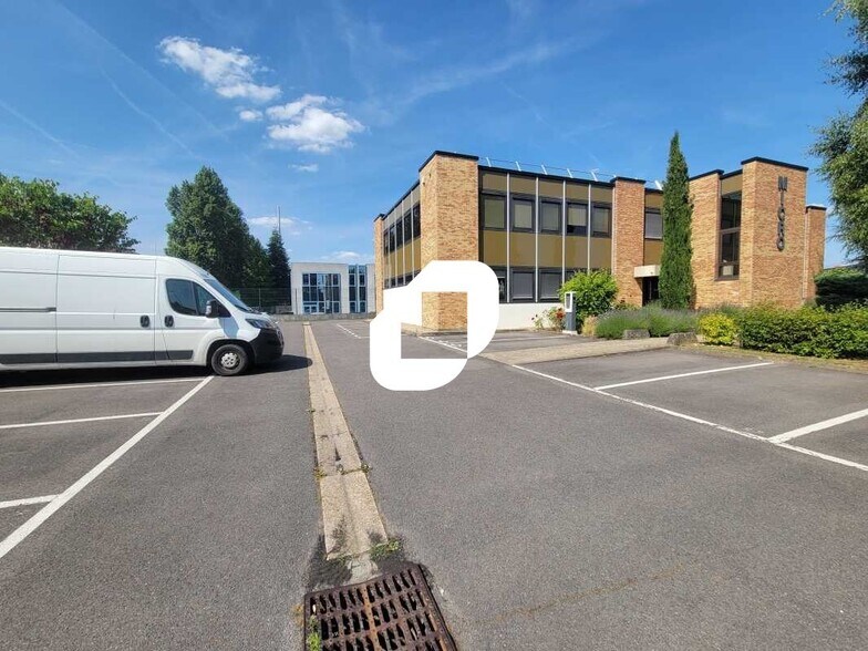 Office in Villebon Sur Yvette for lease - Building Photo - Image 1 of 10