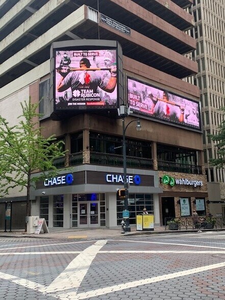 218 Peachtree St, Atlanta, GA à louer - Photo du bâtiment - Image 3 de 7