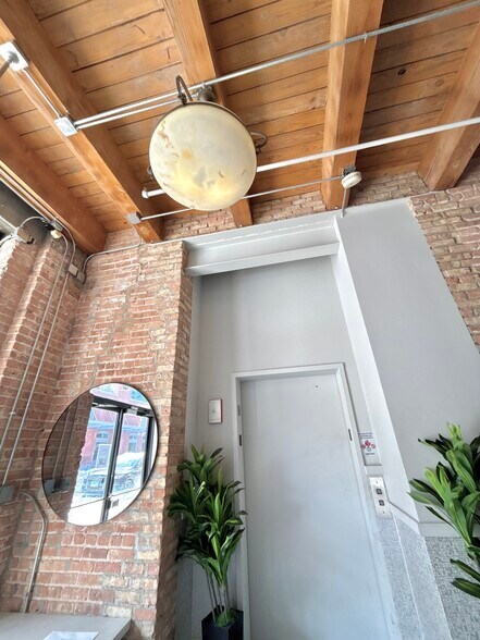 311 N Aberdeen St, Chicago, IL à louer - Photo du bâtiment - Image 2 de 19