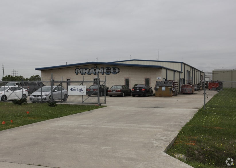 15060 West Dr, Houston, TX for lease - Primary Photo - Image 1 of 11