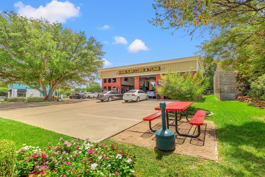 901 W Northwest Hwy, Grapevine, TX for sale - Building Photo - Image 2 of 7