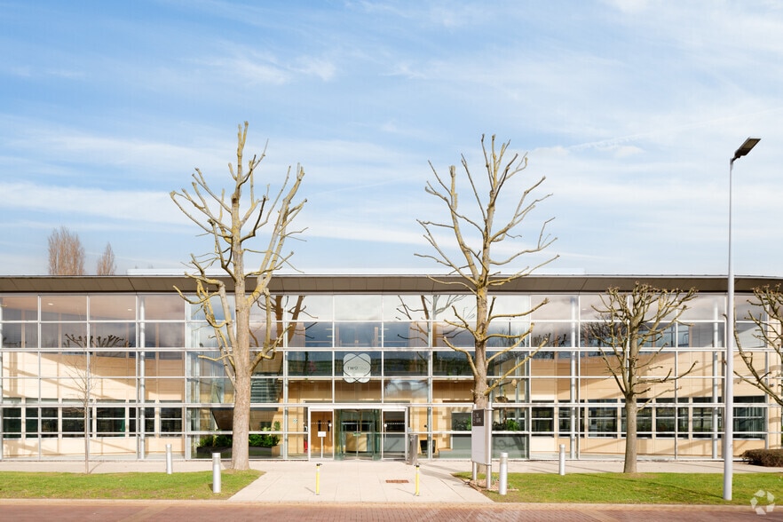 2 The Square, Uxbridge for sale - Building Photo - Image 3 of 16