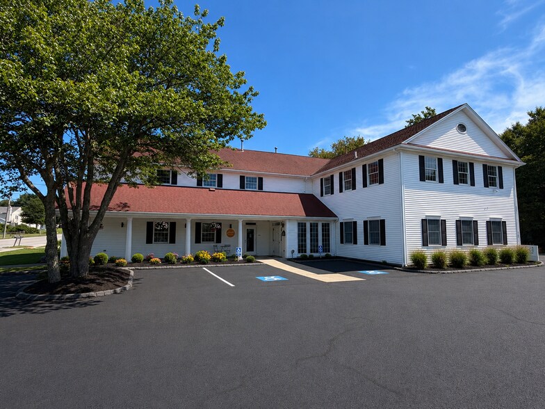 158 S Broad St, Pawcatuck, CT à louer - Photo du bâtiment - Image 1 de 6