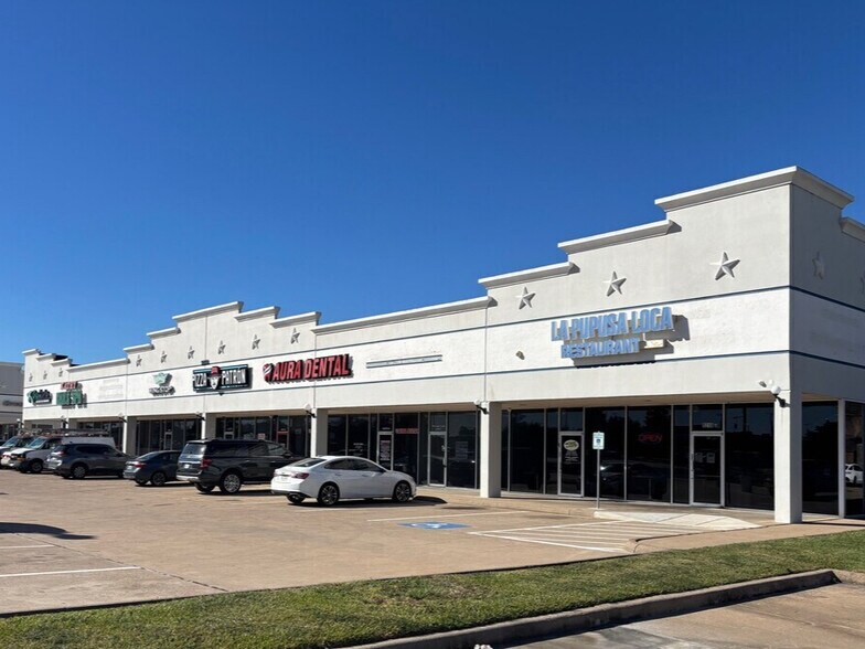 9210-9220 S Hwy 6, Houston, TX à louer - Photo du bâtiment - Image 2 de 7