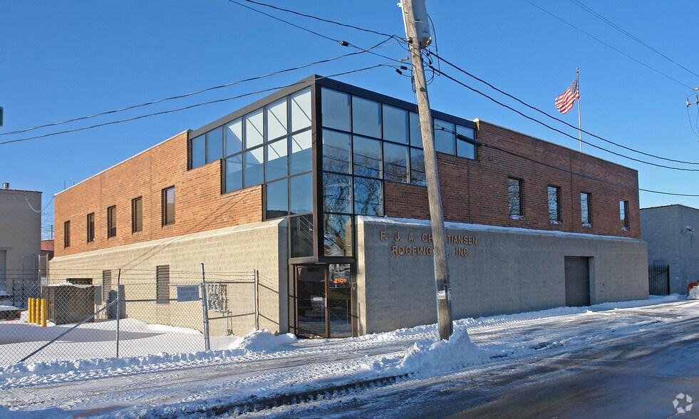 2101 W Purdue St, Milwaukee, WI for sale - Building Photo - Image 3 of 19