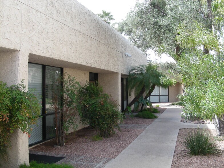 8433 N Black Canyon Fwy, Phoenix, AZ à louer - Photo du bâtiment - Image 2 de 33