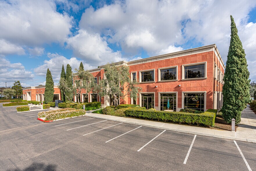 5938 Priestly Dr, Carlsbad, CA à louer - Photo du bâtiment - Image 3 de 11