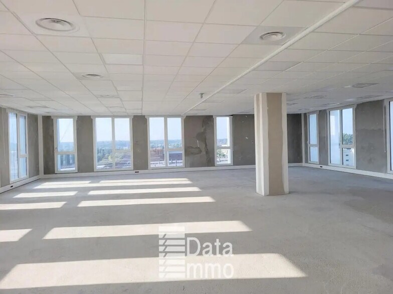 19 Avenue Blaise Pascal, Champs-sur-Marne à louer - Photo du bâtiment - Image 3 de 7